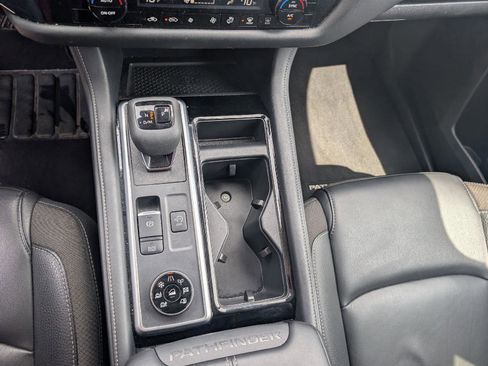 Used 2025 Nissan Pathfinder SL AWD/4WD image 15