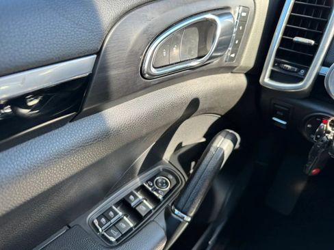 Used 2017 Porsche Cayenne Platinum Edition AWD/4WD image 25