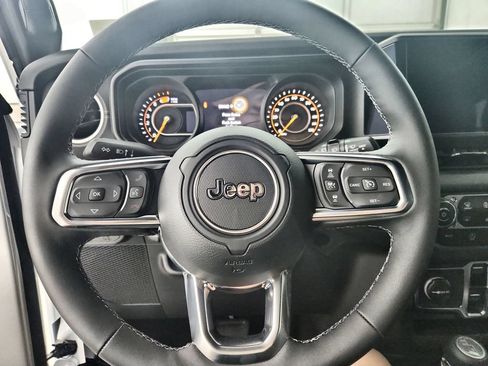New 2026 Jeep Wrangler Unlimited Sahara AWD/4WD image 22