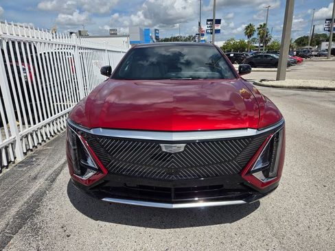 Used 2024 Cadillac Lyriq Luxury w/ LPO, Floor Liner Package AWD/4WD image 2
