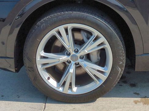 Used 2019 Audi Q8 Premium Plus w/ Premium Plus image 12