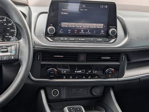 Used 2023 Nissan Rogue SV AWD/4WD image 14