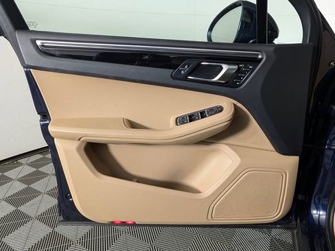 Certified 2023 Porsche Macan AWD/4WD image 25