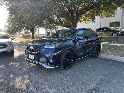 Used 2023 Toyota Highlander XSE image 3