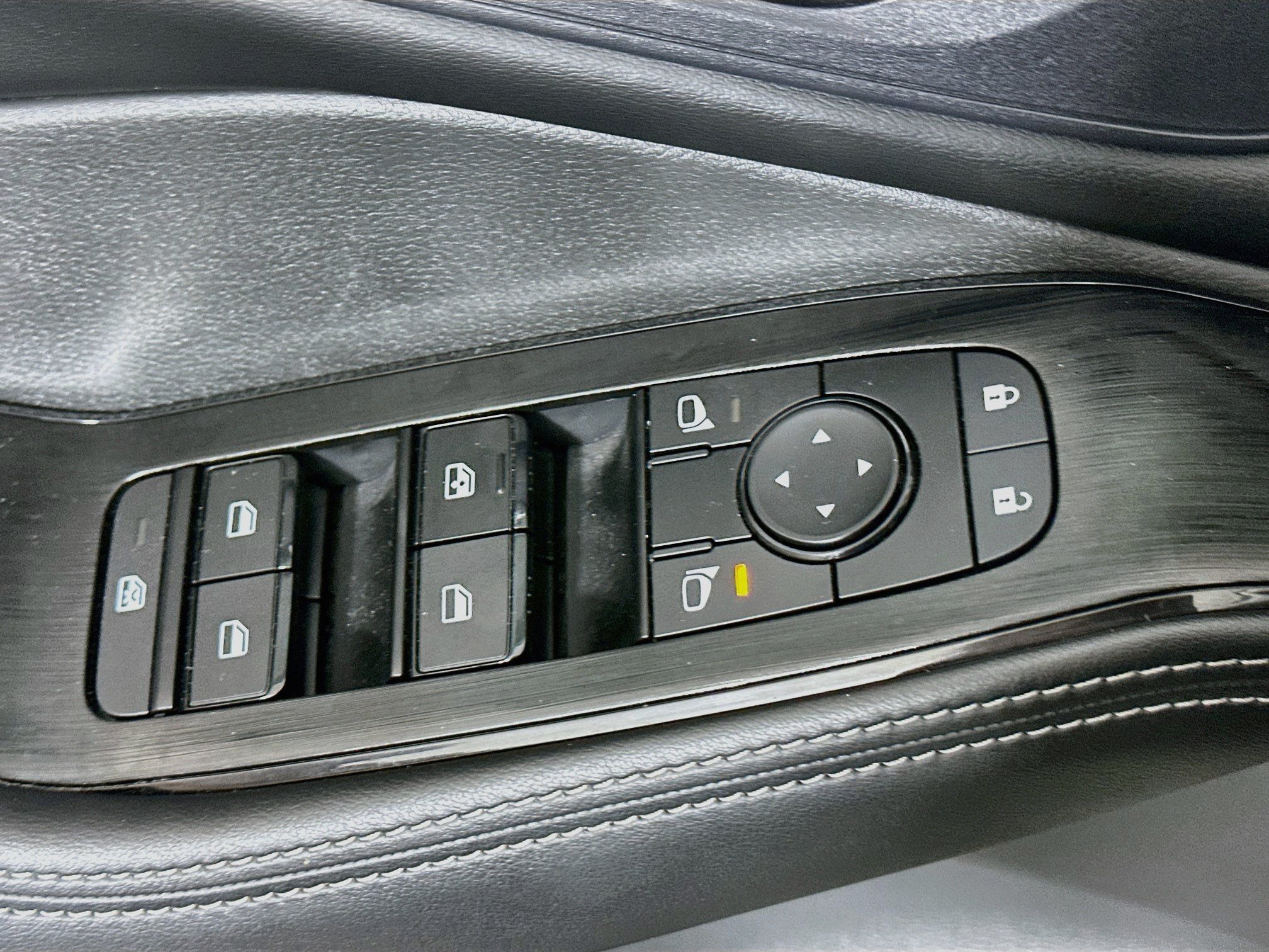 Used 2023 Nissan Rogue SV w/ SV Premium B Package FWD image 15