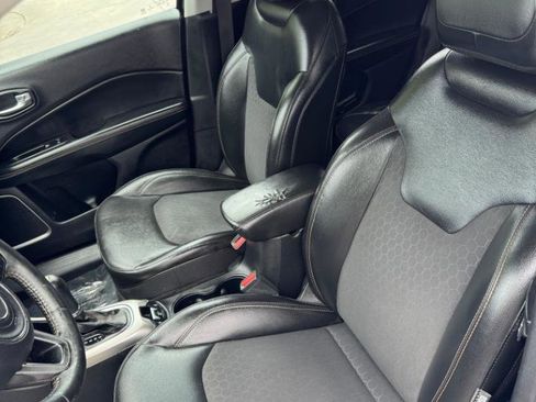 Used 2018 Jeep Compass Latitude FWD image 13