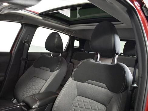 Certified 2025 Nissan Kicks SV w/ SV Premium Package AWD/4WD image 10