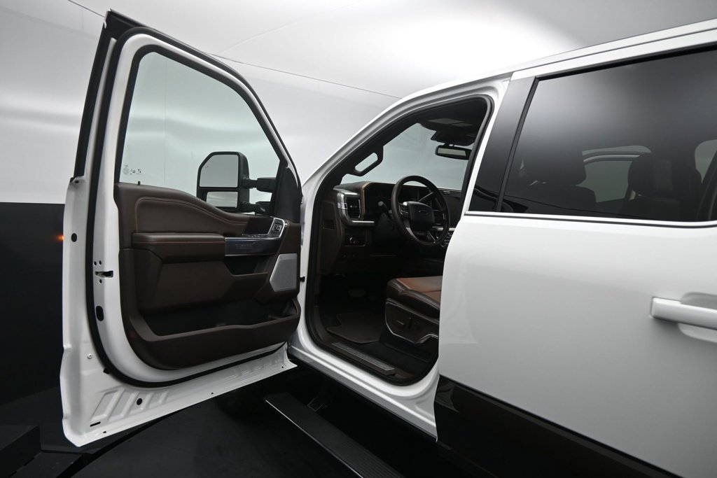 Certified 2025 Ford F250 King Ranch AWD/4WD image 9