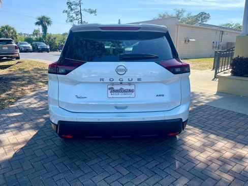 Used 2025 Nissan Rogue SV AWD/4WD image 4