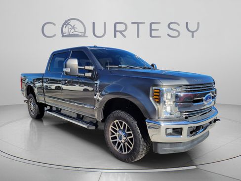 Used 2018 Ford F250 Lariat w/ Lariat Value Package AWD/4WD image 4