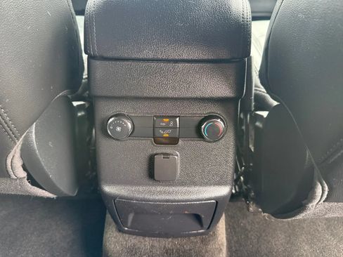 Used 2018 Ford Explorer XLT w/ Equipment Group 202A AWD/4WD image 24