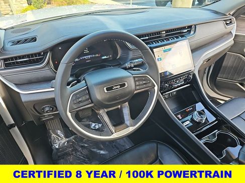 Used 2023 Jeep Grand Cherokee Limited w/ Luxury Tech Group II image 16