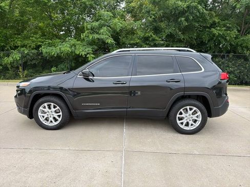 Used 2015 Jeep Cherokee Latitude w/ Comfort/Convenience Group AWD/4WD image 2