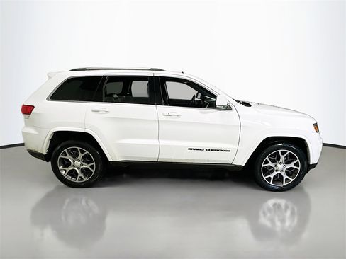 Used 2018 Jeep Grand Cherokee Limited image 9