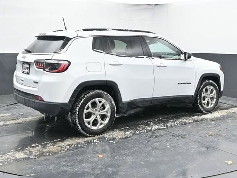 Used 2024 Jeep Compass Latitude image 11