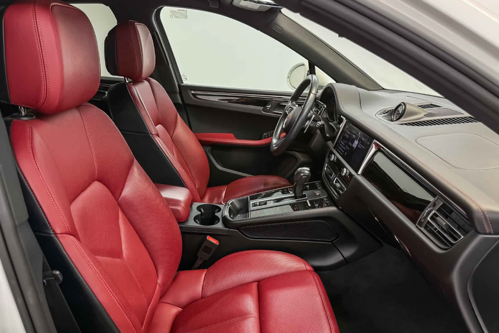 Certified 2024 Porsche Macan AWD/4WD image 20