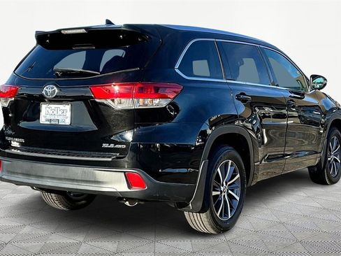 Used 2018 Toyota Highlander XLE image 2