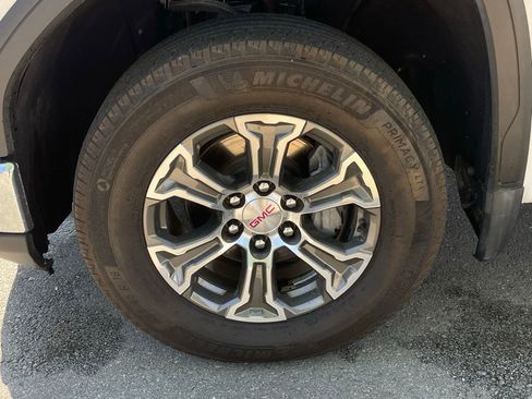 Used 2024 GMC Sierra 1500 SLT AWD/4WD image 32