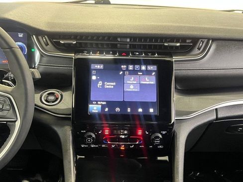 Used 2023 Jeep Grand Cherokee Altitude image 20