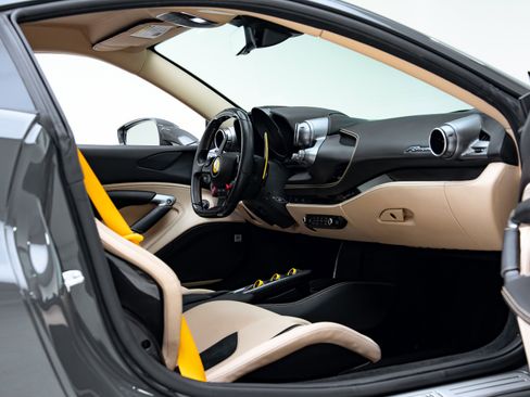 Used 2022 Ferrari F8 Tributo RWD image 38