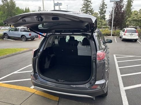 Used 2016 Toyota RAV4 XLE AWD/4WD image 21