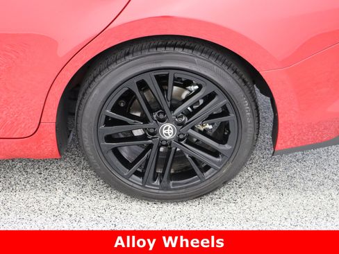 Used 2025 Toyota Camry SE w/ Convenience Package image 10