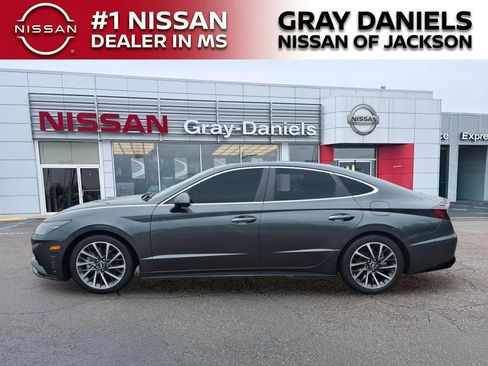 Used 2023 Hyundai Sonata Limited w/ Preferred Accessory Package FWD image 4