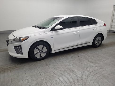 Used 2020 Hyundai Ioniq SE FWD image 2