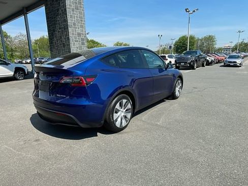 Used 2023 Tesla Model Y Long Range AWD/4WD image 24