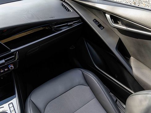 Certified 2024 Kia Niro Wind image 18