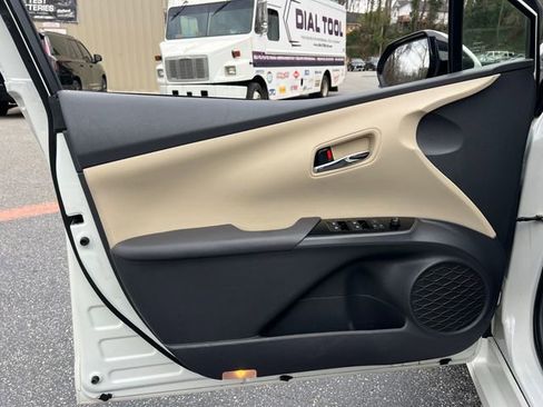 Used 2016 Toyota Prius Two image 10