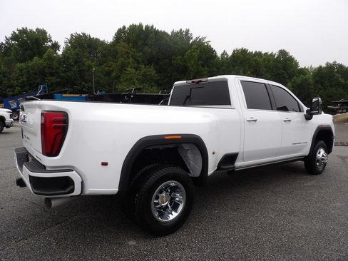 Used 2024 GMC Sierra 3500 Denali Ultimate AWD/4WD image 8