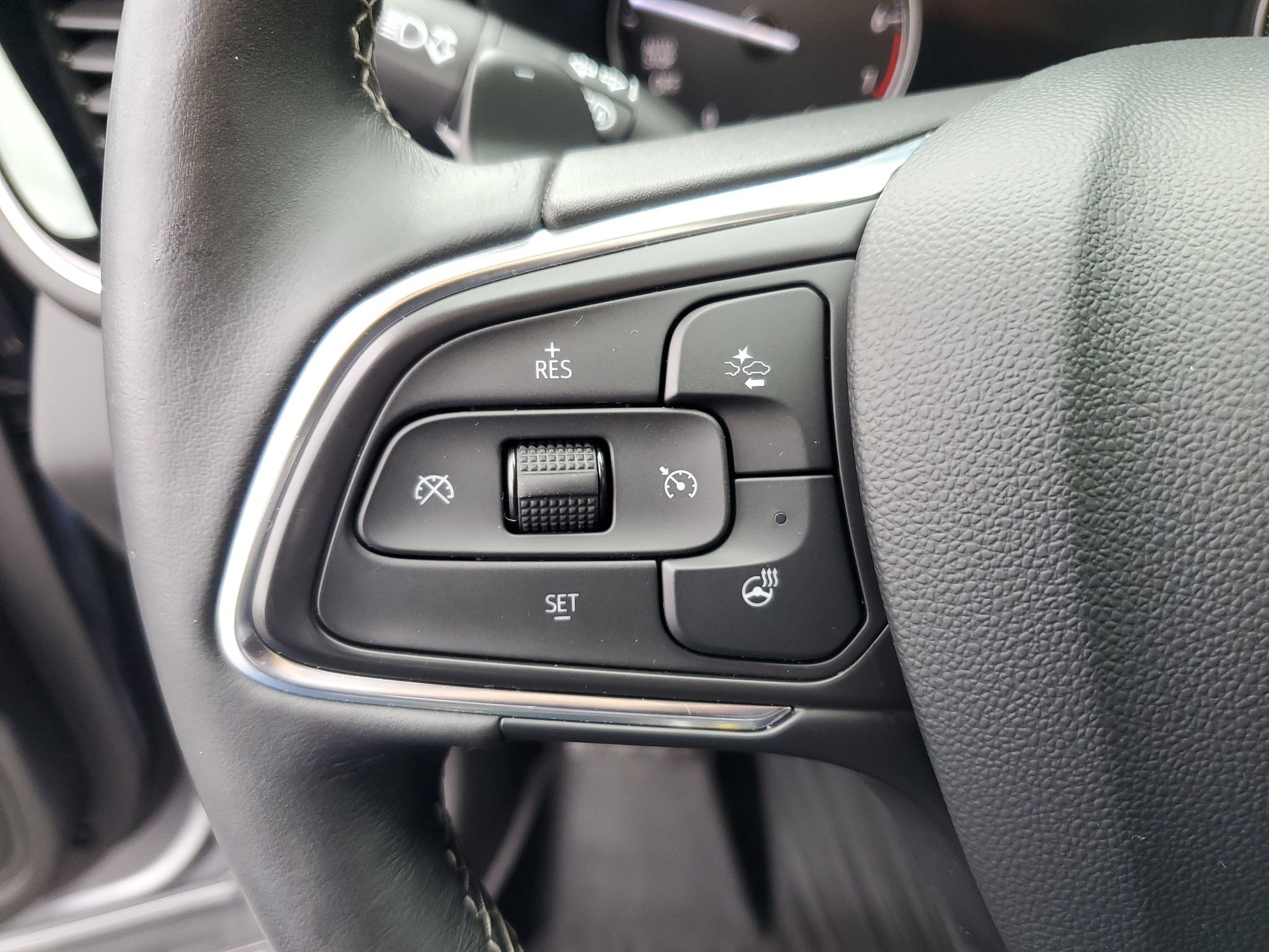 Used 2021 Buick Envision Avenir AWD/4WD image 23