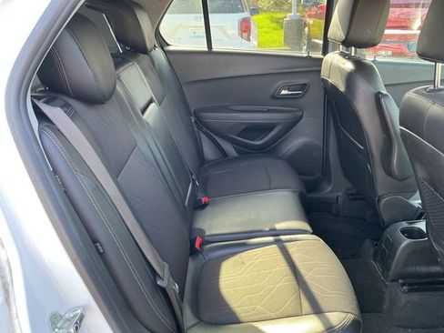 Used 2017 Chevrolet Trax LT w/ LT Convenience Package FWD image 31