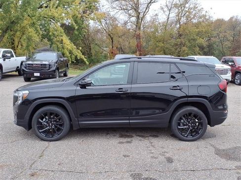 Used 2024 GMC Terrain SLE w/ Driver Convenience Package image 7