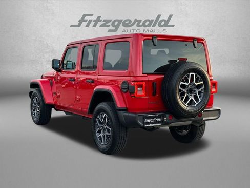 Used 2025 Jeep Wrangler Unlimited Sahara AWD/4WD image 7