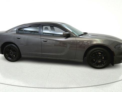 Used 2015 Dodge Charger SE RWD image 8
