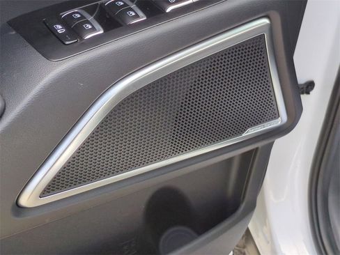 Certified 2024 Kia Telluride SX Prestige w/ Towing Package image 25