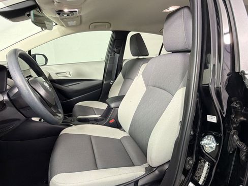 Used 2025 Toyota Corolla LE image 5