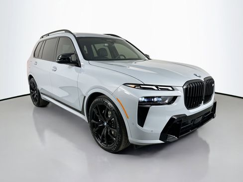 New 2026 BMW X7 M60i image 3