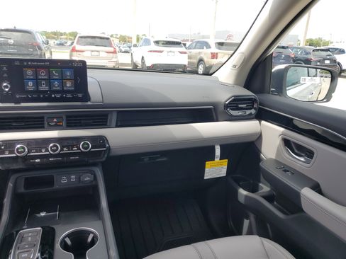 New 2025 Honda Pilot Touring image 16