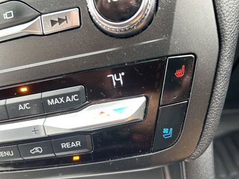 Used 2020 Ford Explorer Limited image 24