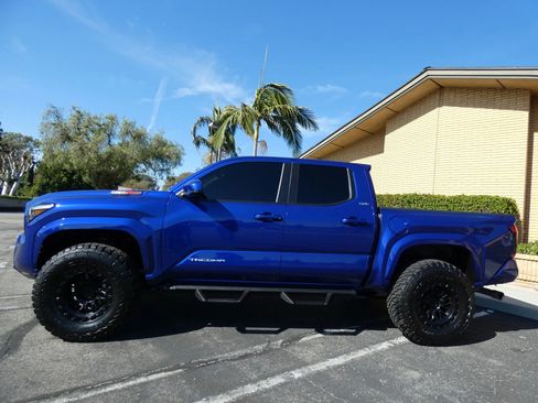 Used 2025 Toyota Tacoma SR5 image 15