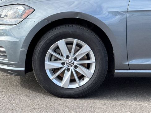 Used 2019 Volkswagen Golf S image 29