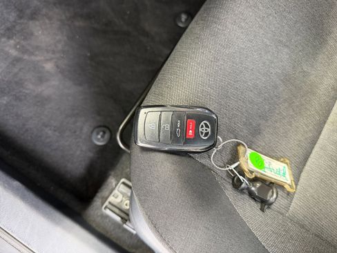 Used 2025 Toyota Camry LE image 22