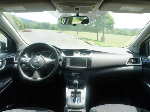 Used 2019 Nissan Sentra SV w/ Special Edition Package FWD image 23