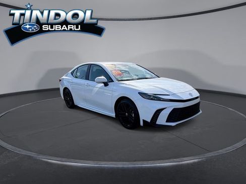Used 2025 Toyota Camry SE FWD image 11