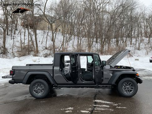 New 2026 Jeep Gladiator Sport AWD/4WD image 32
