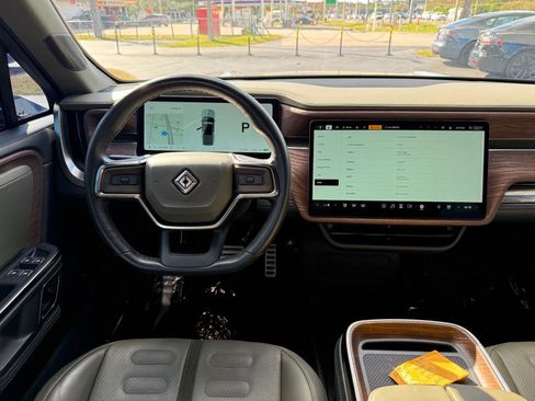 Used 2022 Rivian R1T Adventure image 22