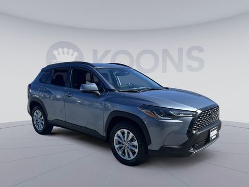 Used 2023 Toyota Corolla Cross LE image 10